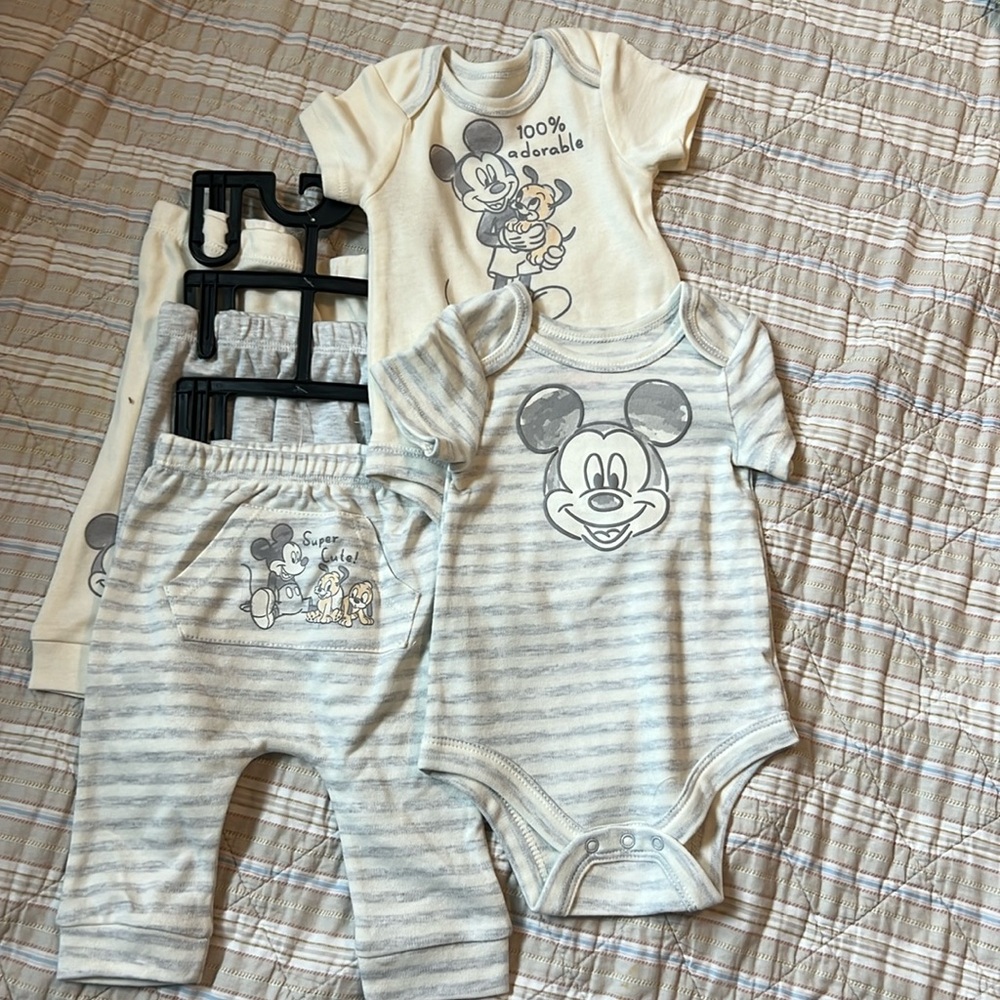0-3 M Disney Baby 5 piece set